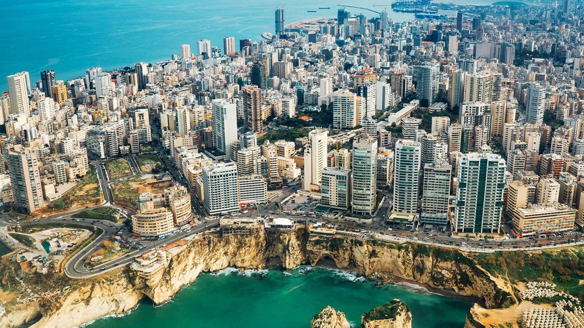 إخلاء مبنى في بيروت يضم مكتب قناة الجزيرة ومكاتب سفارتين بعد تلقي إنذارات