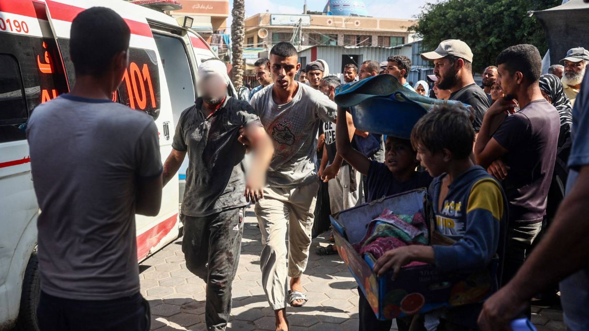 الاحتلال يستهدف مدرسة تؤوي نازحين بغزة