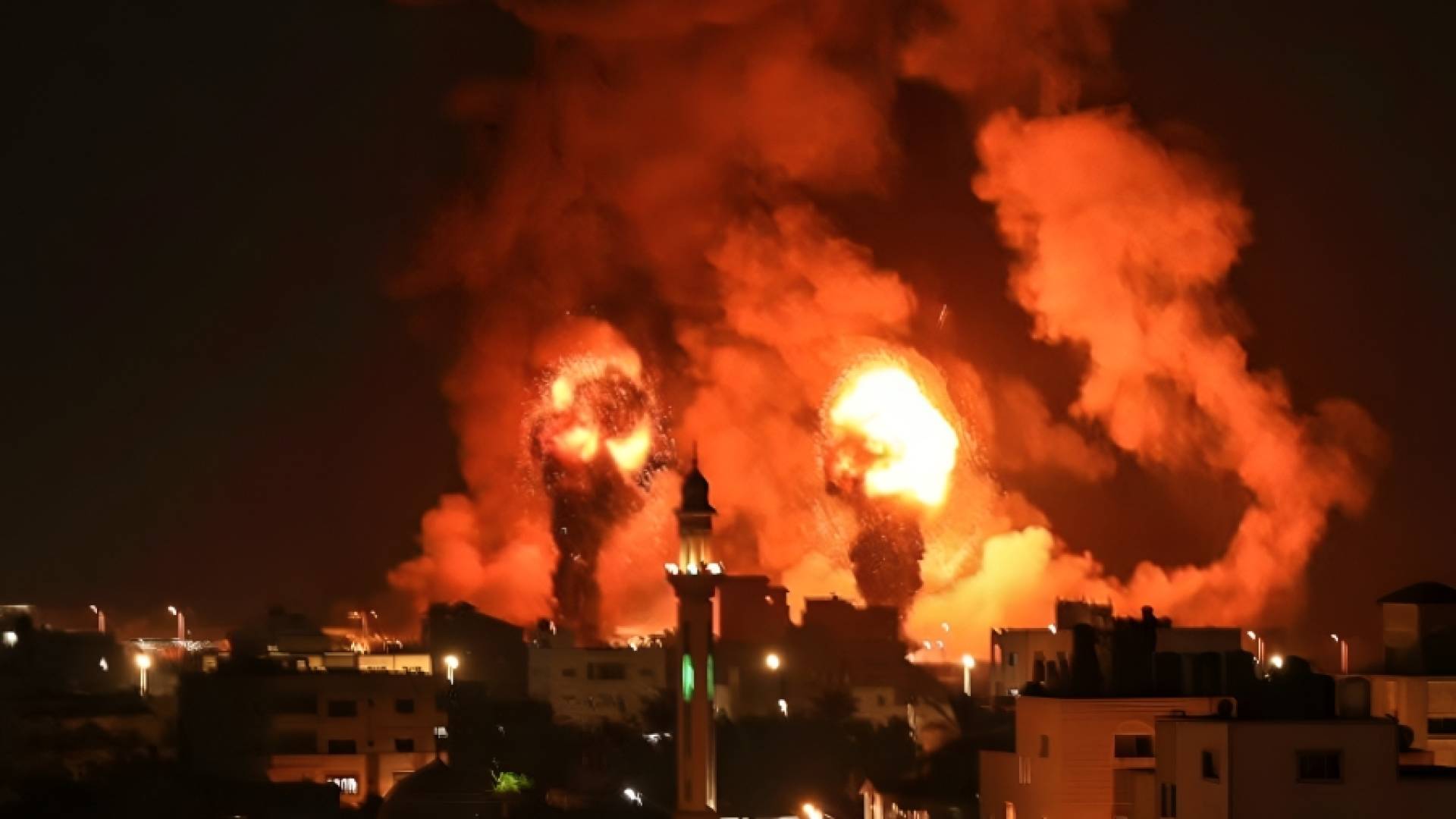 قصف عنيف على شمال قطاع فزة