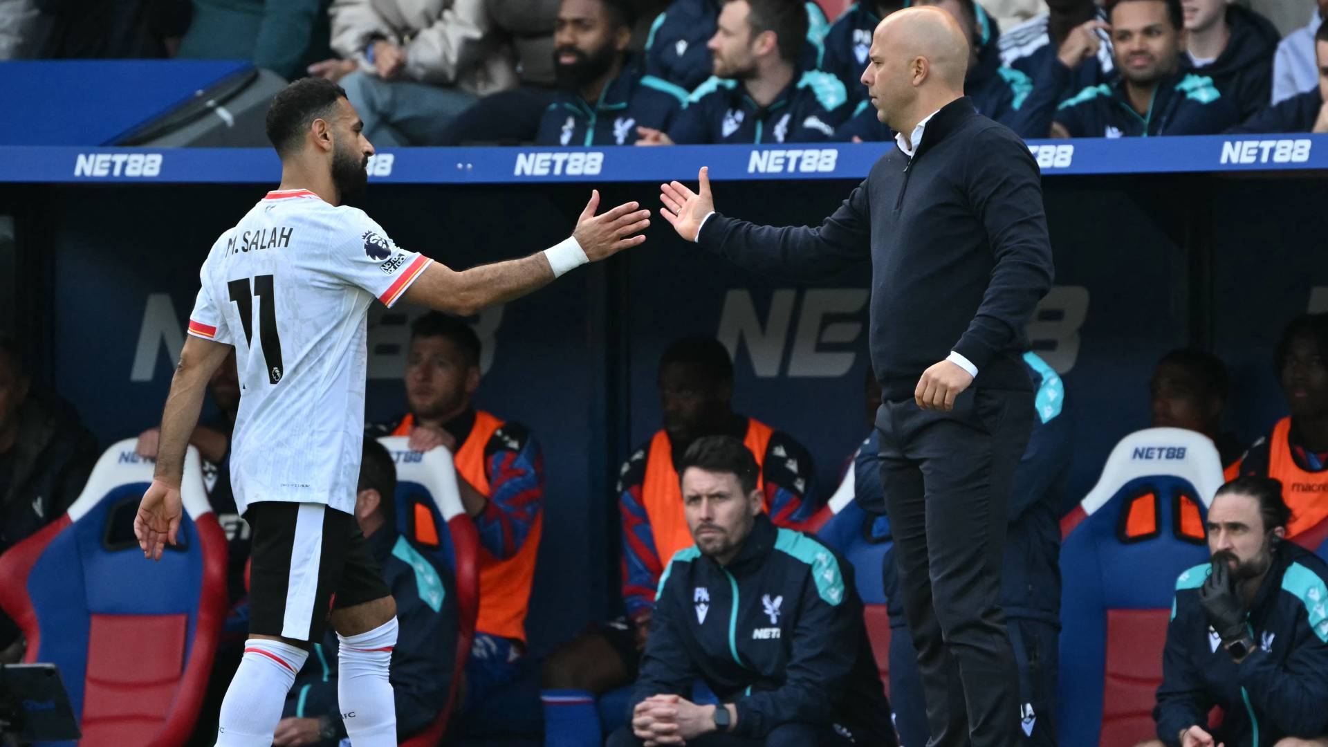 محمد صلاح ومدرب فريقه