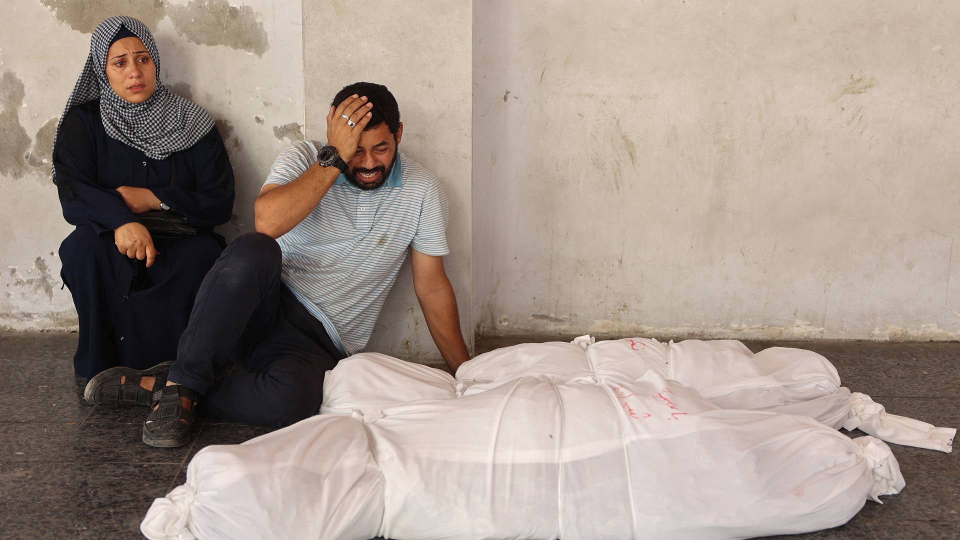 عائلة فلسطينية تودع أفرادها في قطاع غزة