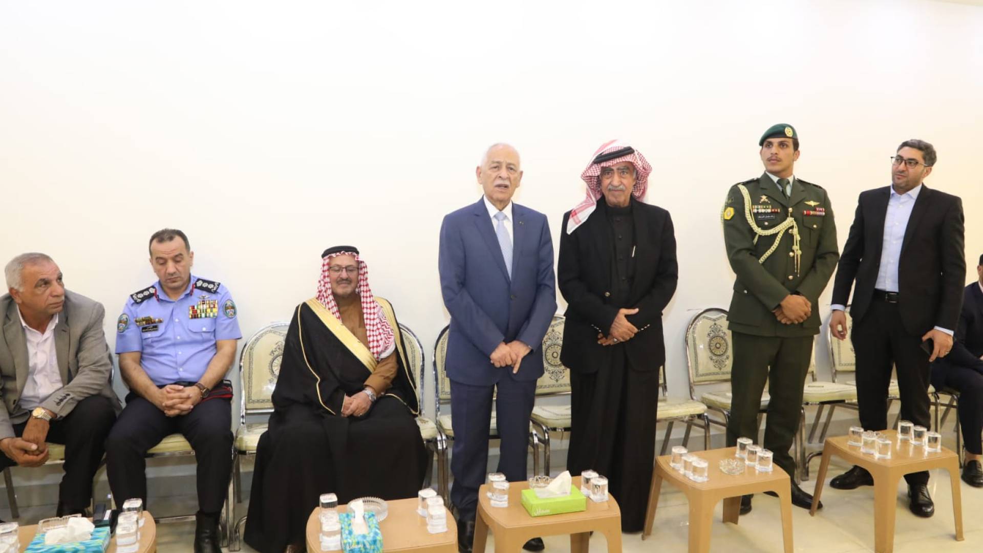 العيسوي يقدم واجب العزاء