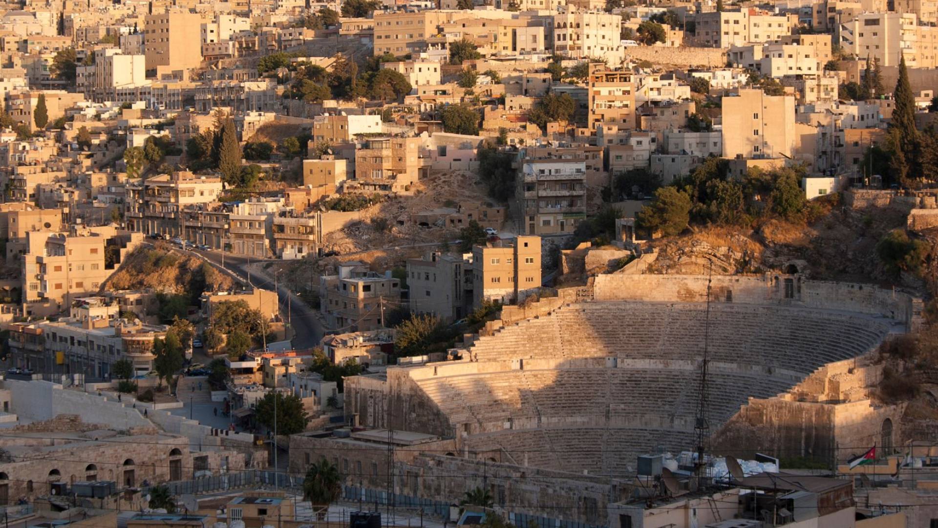 لقطة عامة لأحد الأحياء السكنية في عمان