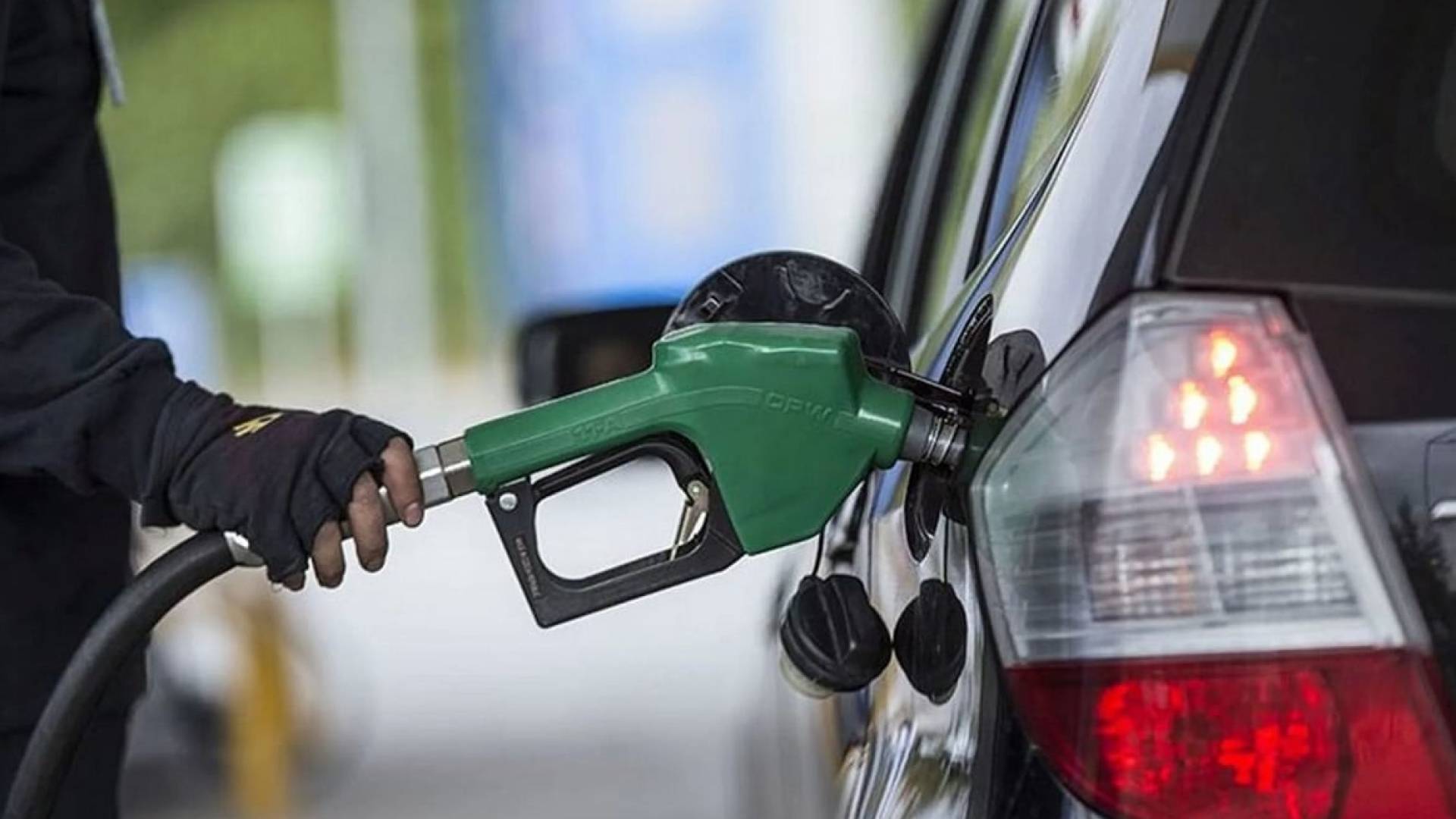 الحكومة: انخفاض أسعار البنزين والديزل عالميا