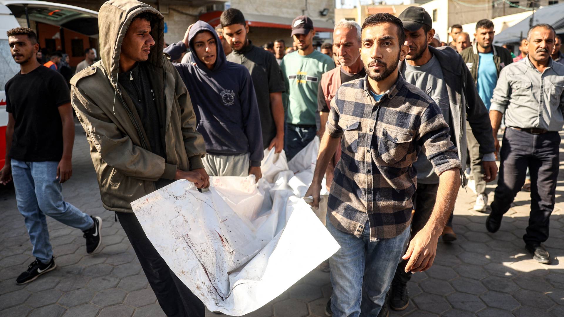 فلسطينيون يشعون شهيدا في قطاع غزة