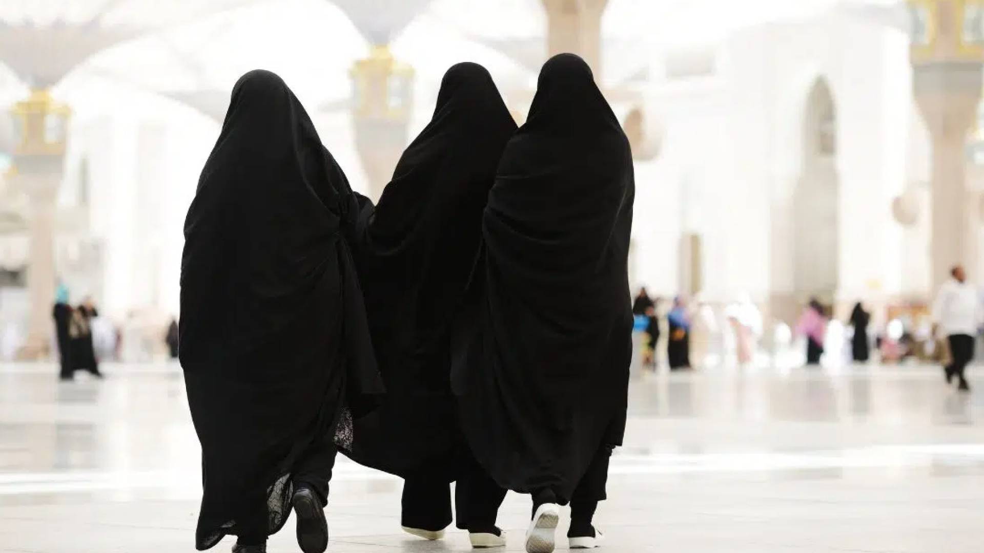 سيدات في الحرم المكي