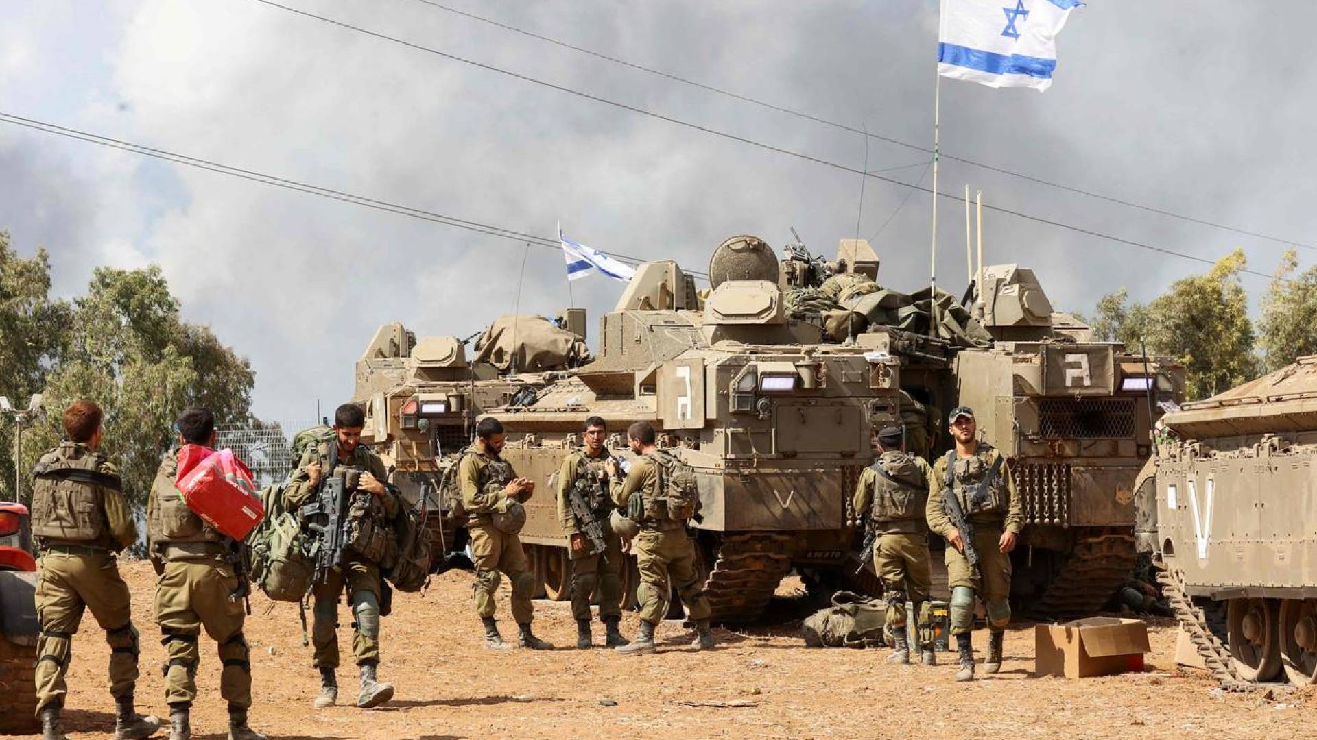 تجمع لقوات الاحتلال