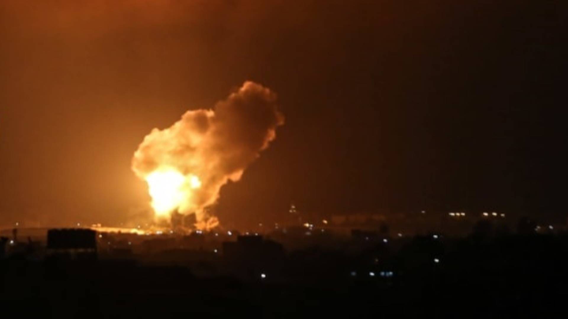 صورة تظهر انفجارات تستهدف طهران