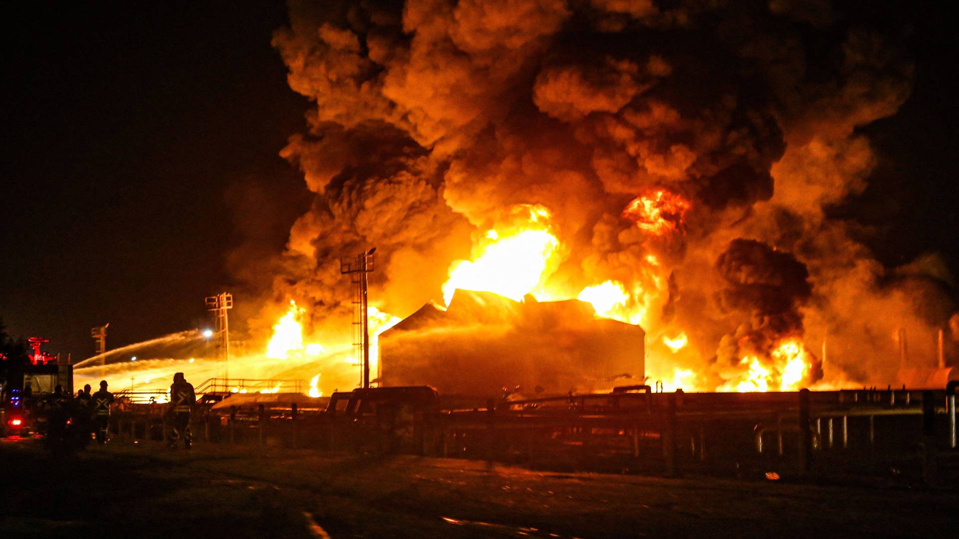 واشنطن: الضربات على إيران "دفاع عن النفس"