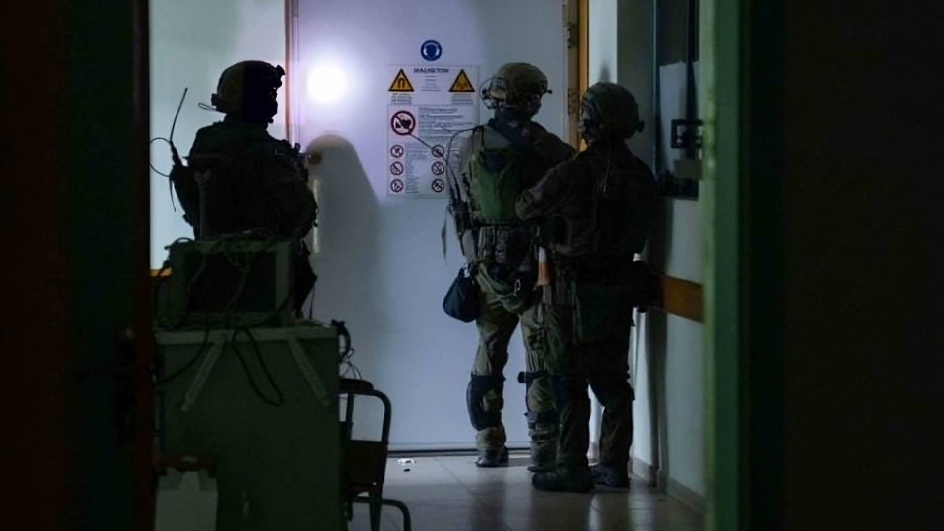 جيش الاحتلال داخل أحد المستشفيات في غزة