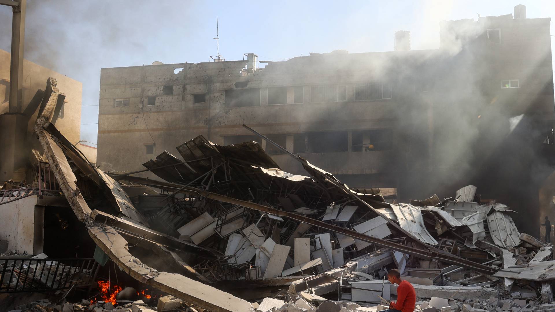 استهداف مبنى في قطاع غزة