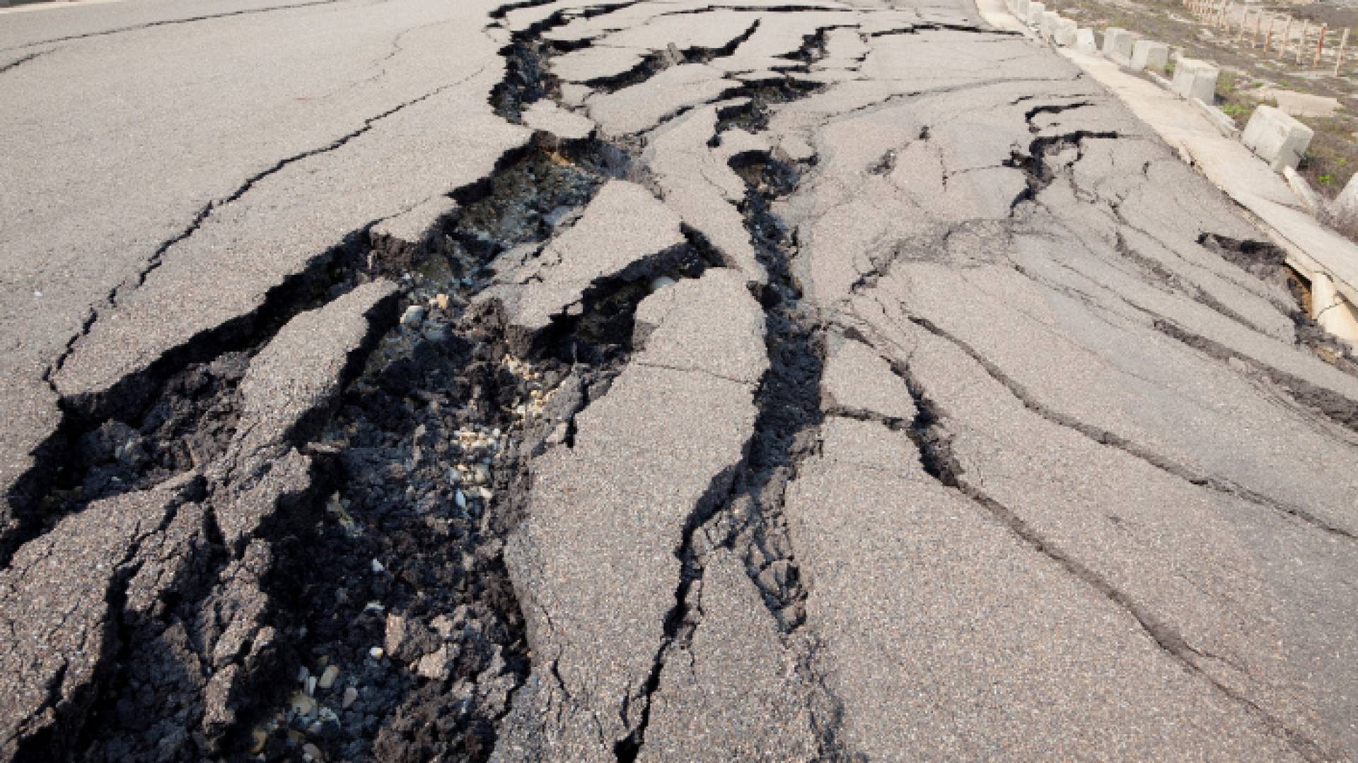 صورة تعبر عن آثار زلزال