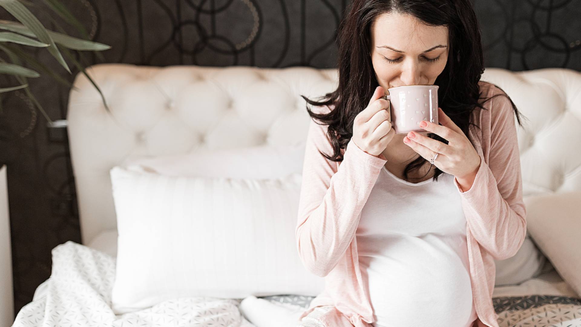 هل يؤثر شرب الحامل للقهوة على الجنين؟