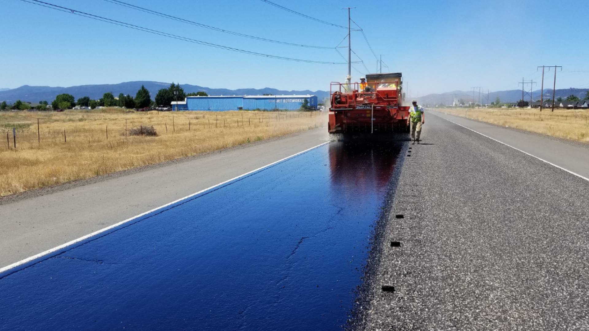 البدء بتعبيد وصيانة 23 طريقا في الكرك