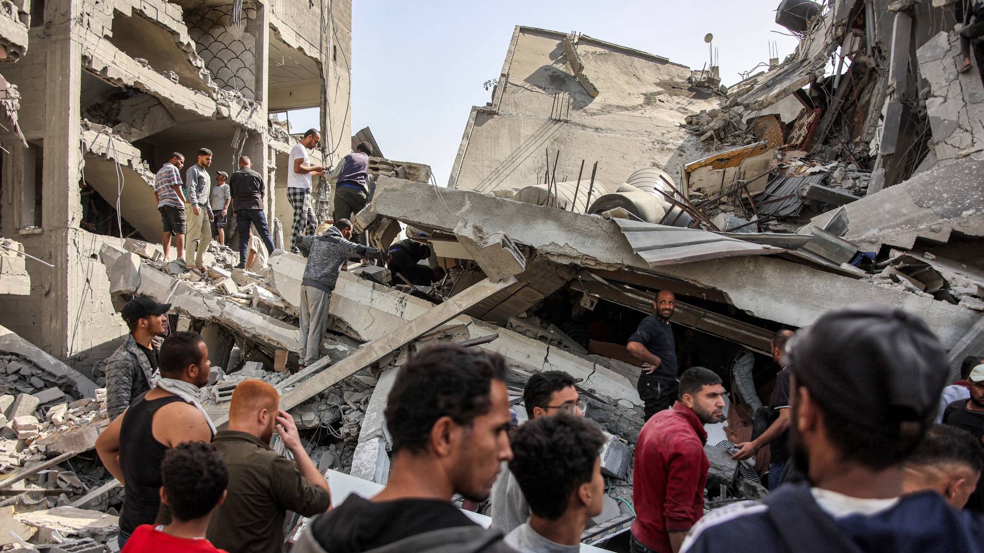 استهداف مبنى في غزة