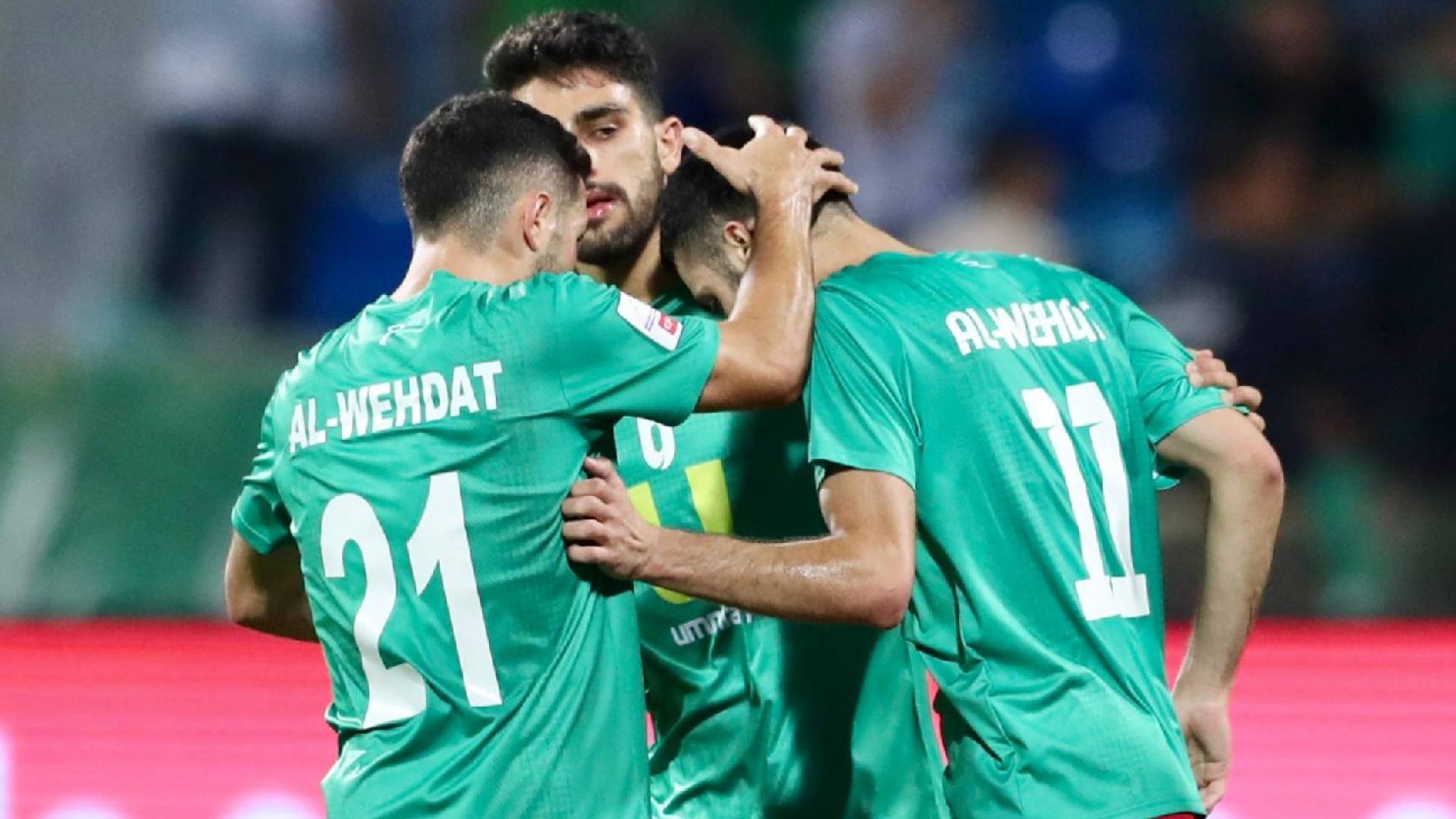 لاعبو الوحدات يحتفلون بهدف سابق