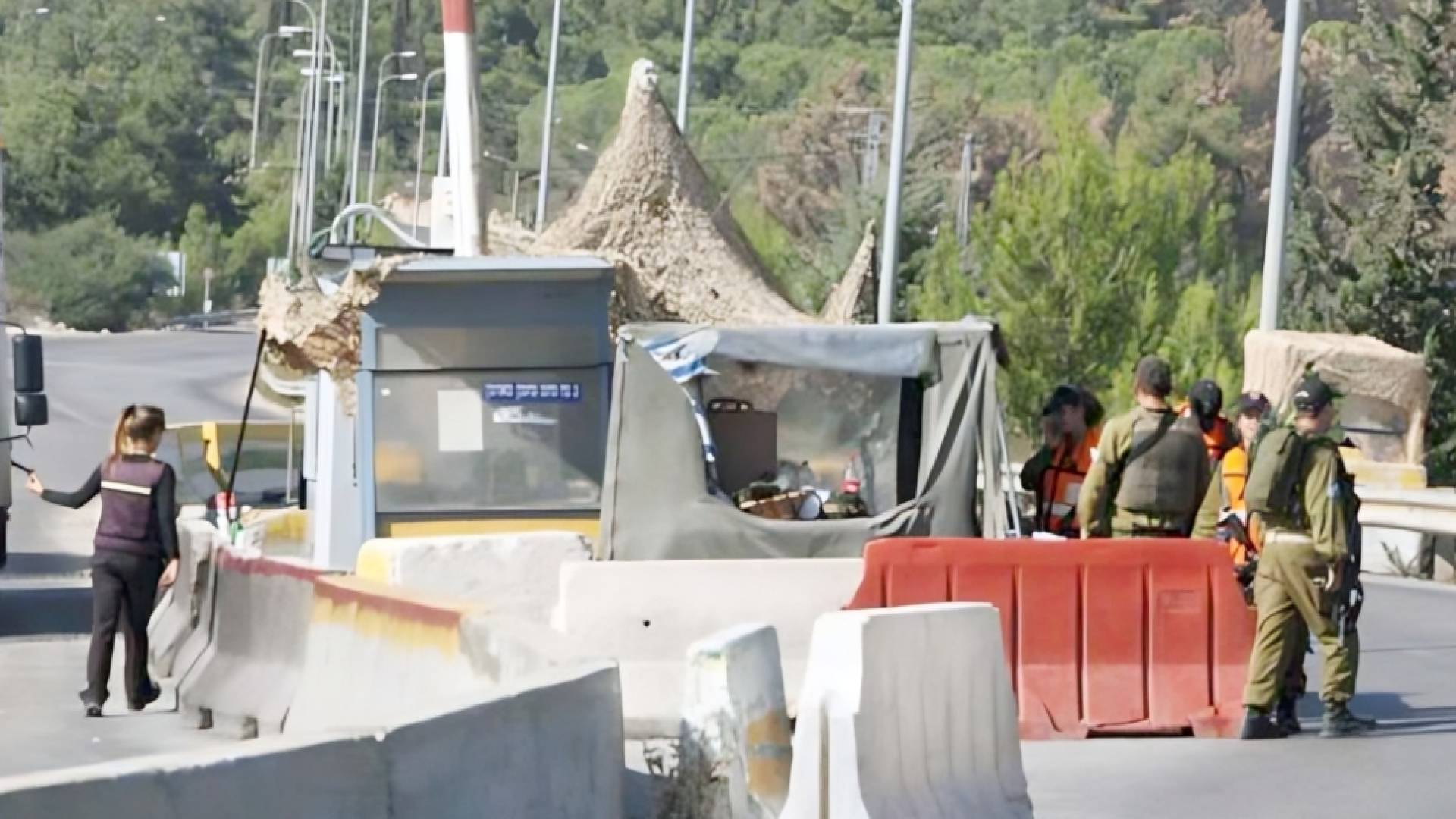 إعلام عبري: أنباء عن عملية طعن عند حاجز الحمرا في الأغوار الفلسطينية