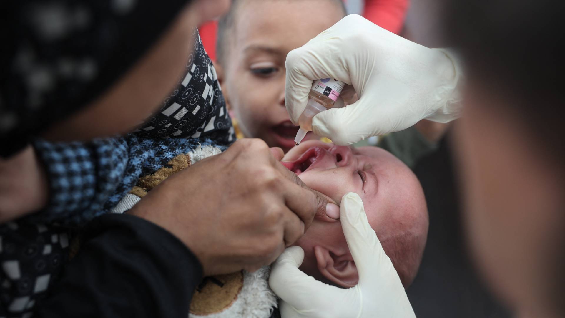 عيادة لتقديم لقاح ضد شلل أطفال بغزة