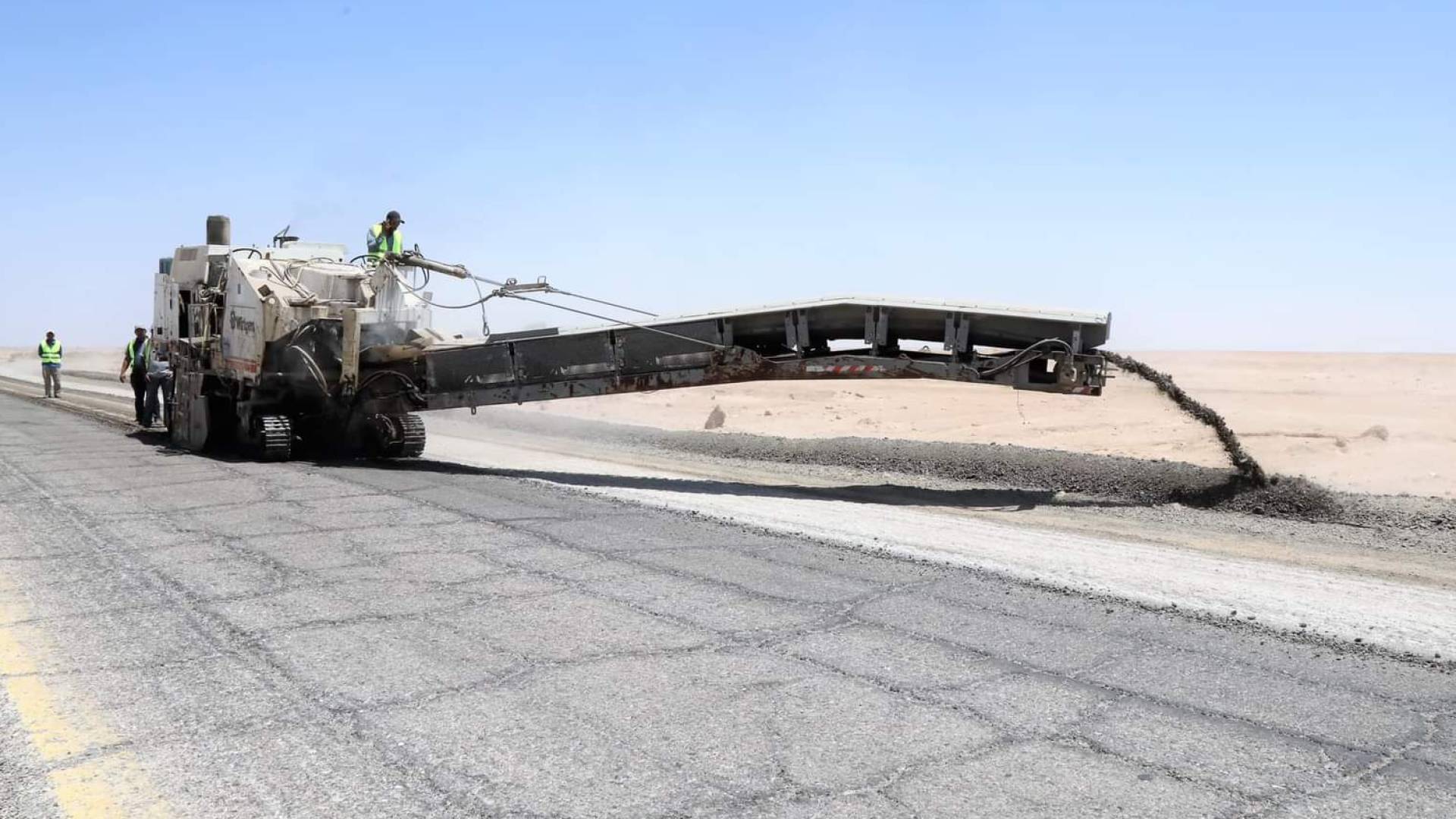 خلال بدء عمليات صيانة طريق المدورة