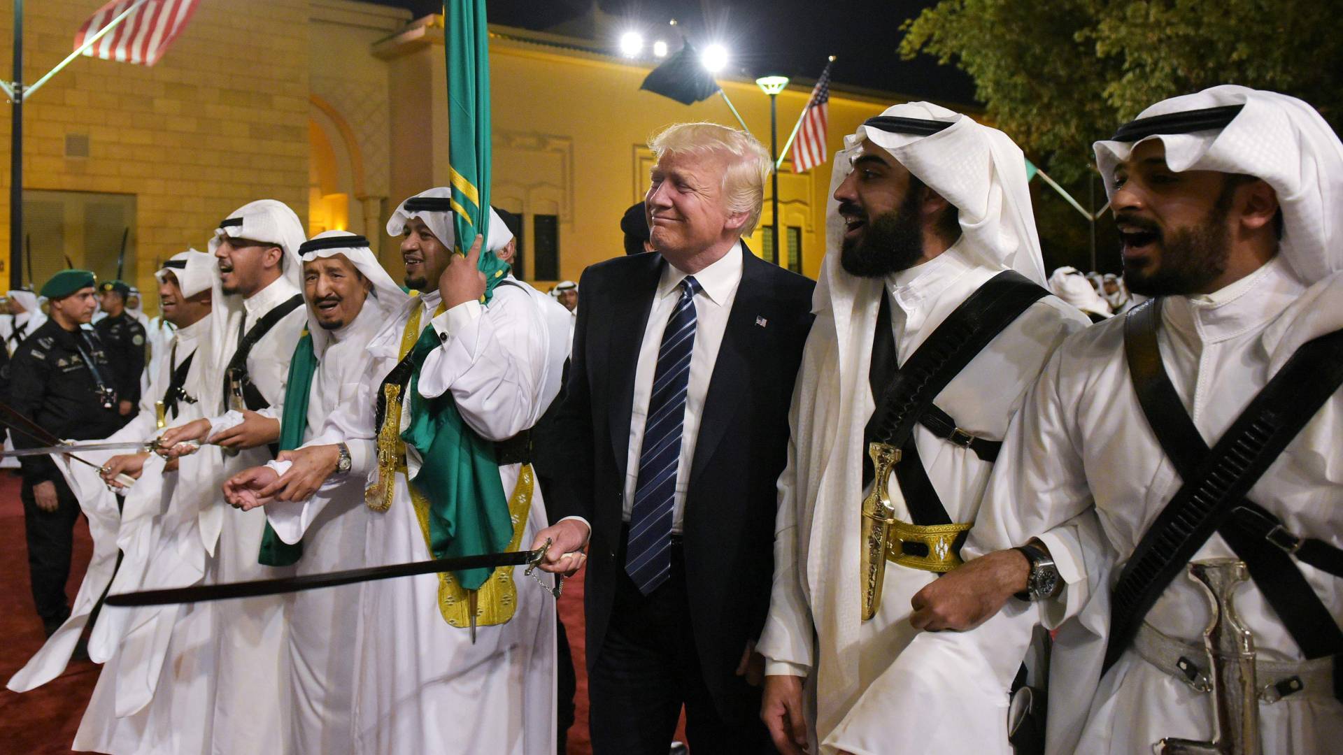 الملك سلمان والأمير محمد بن سلمان يهنئان ترمب بفوزه بالانتخابات الأمريكية