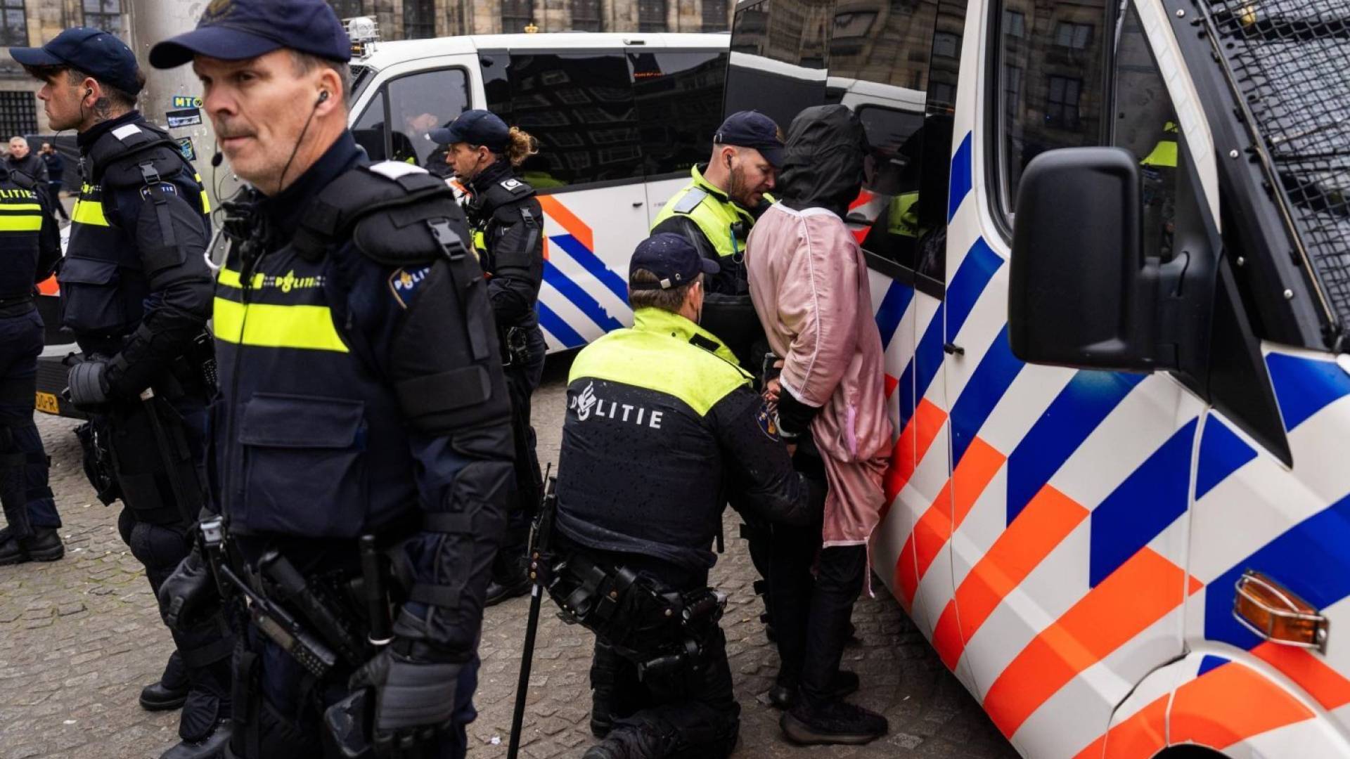 هذا ما حدث ليلة الجمعة في أمستردام - فيديو