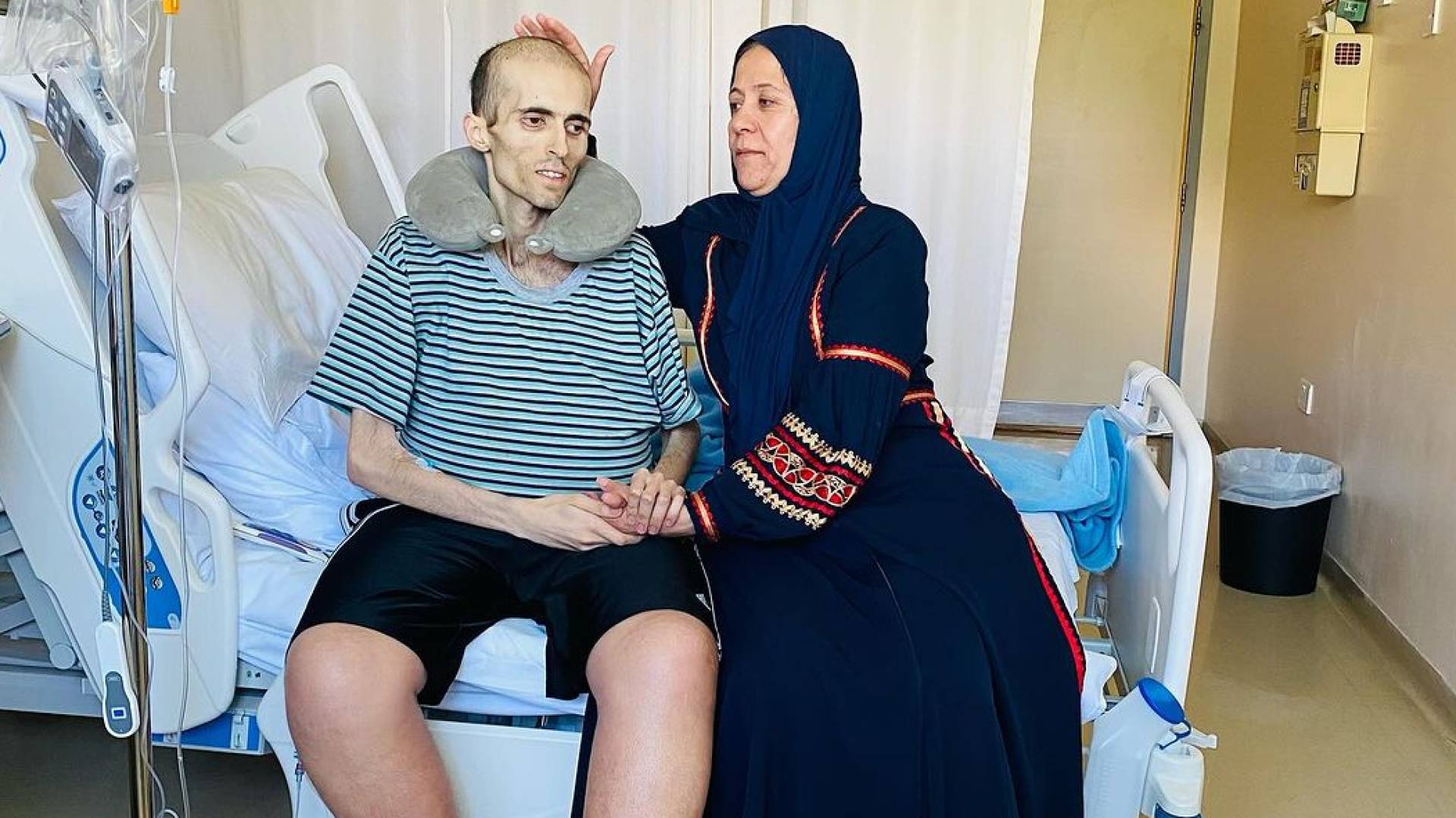 والدة أيمن العلي "ملك جمال الأردن" تكشف تفاصيل حالة ابنها الصحية