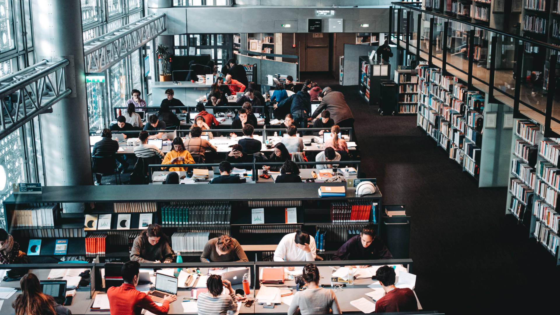 صورة تظهر طلبة