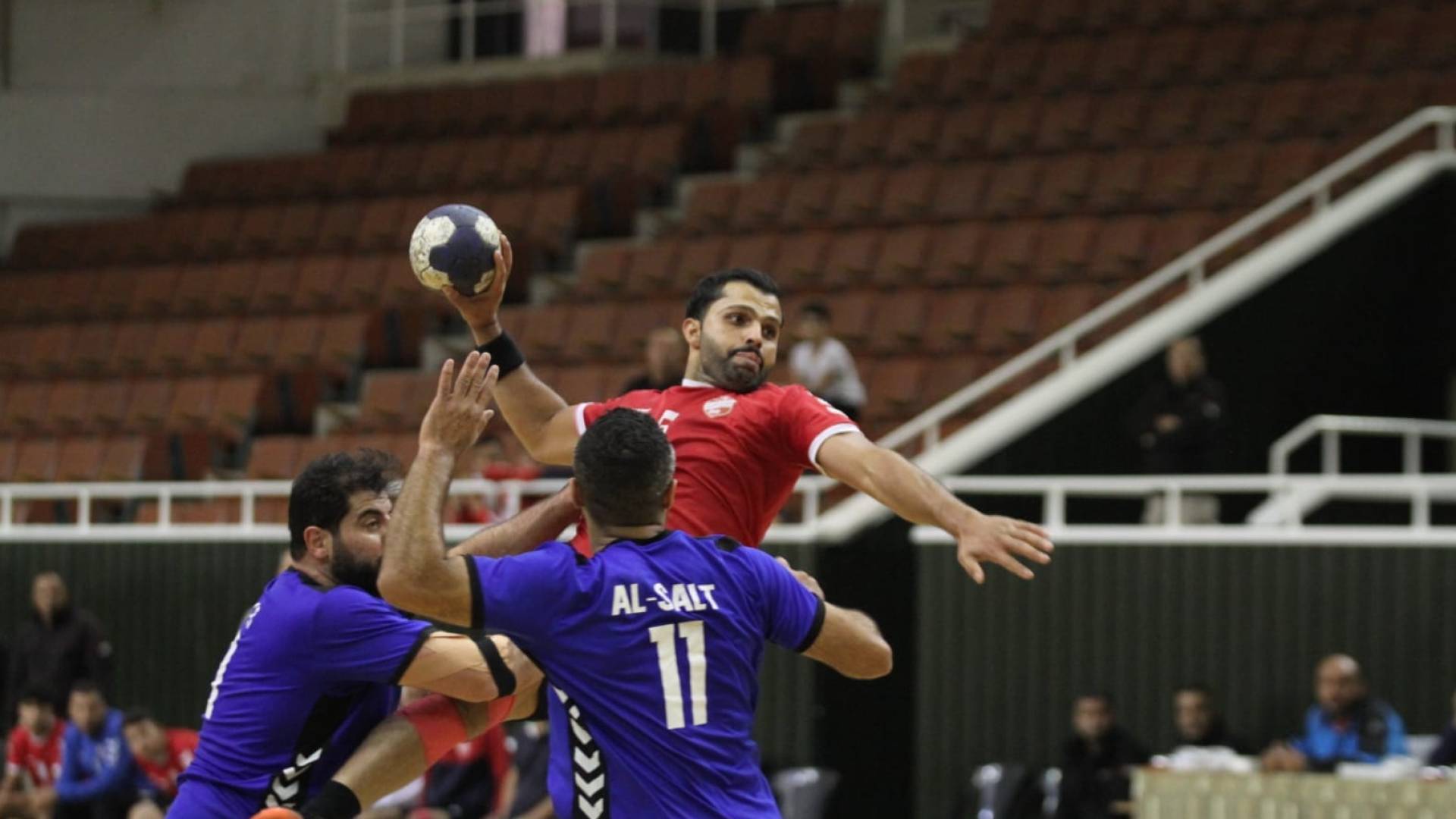من مباراة العربي والسلط