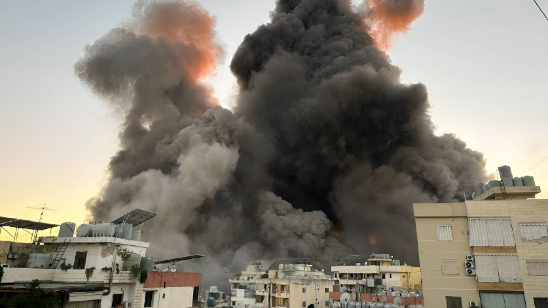 غارات عنيفة على لبنان