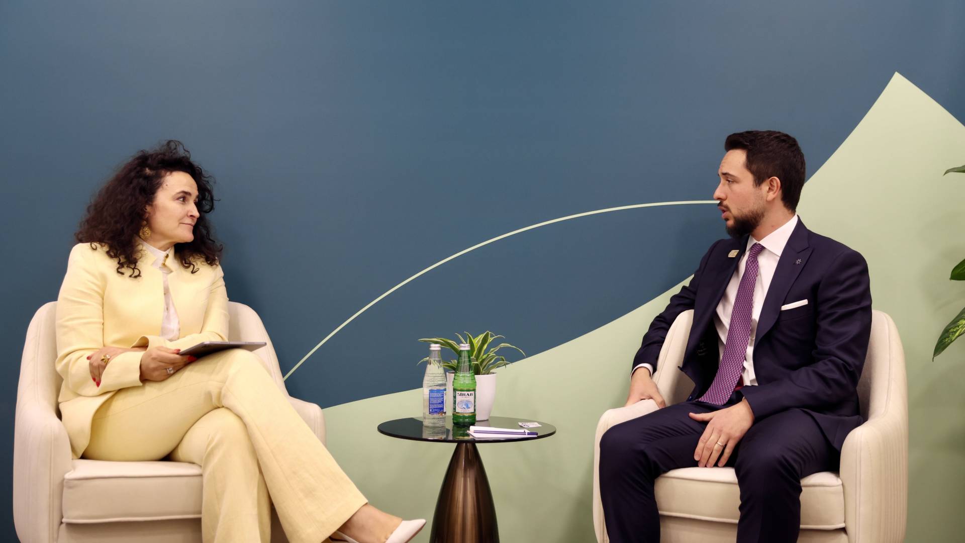 ولي العهد يلتقي  رئيسة البنك الأوروبي لإعادة الإعمار والتنمية أوديل رينو باسو