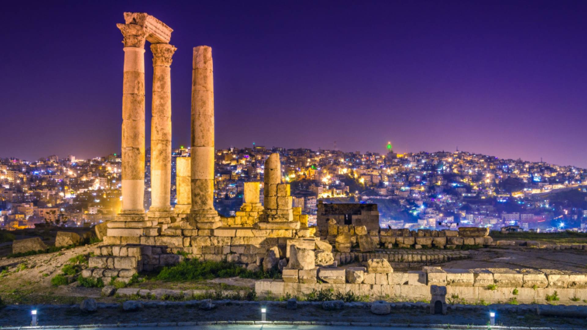 لقطة من موقع جبل القلعة الأثري في العاصمة عمان