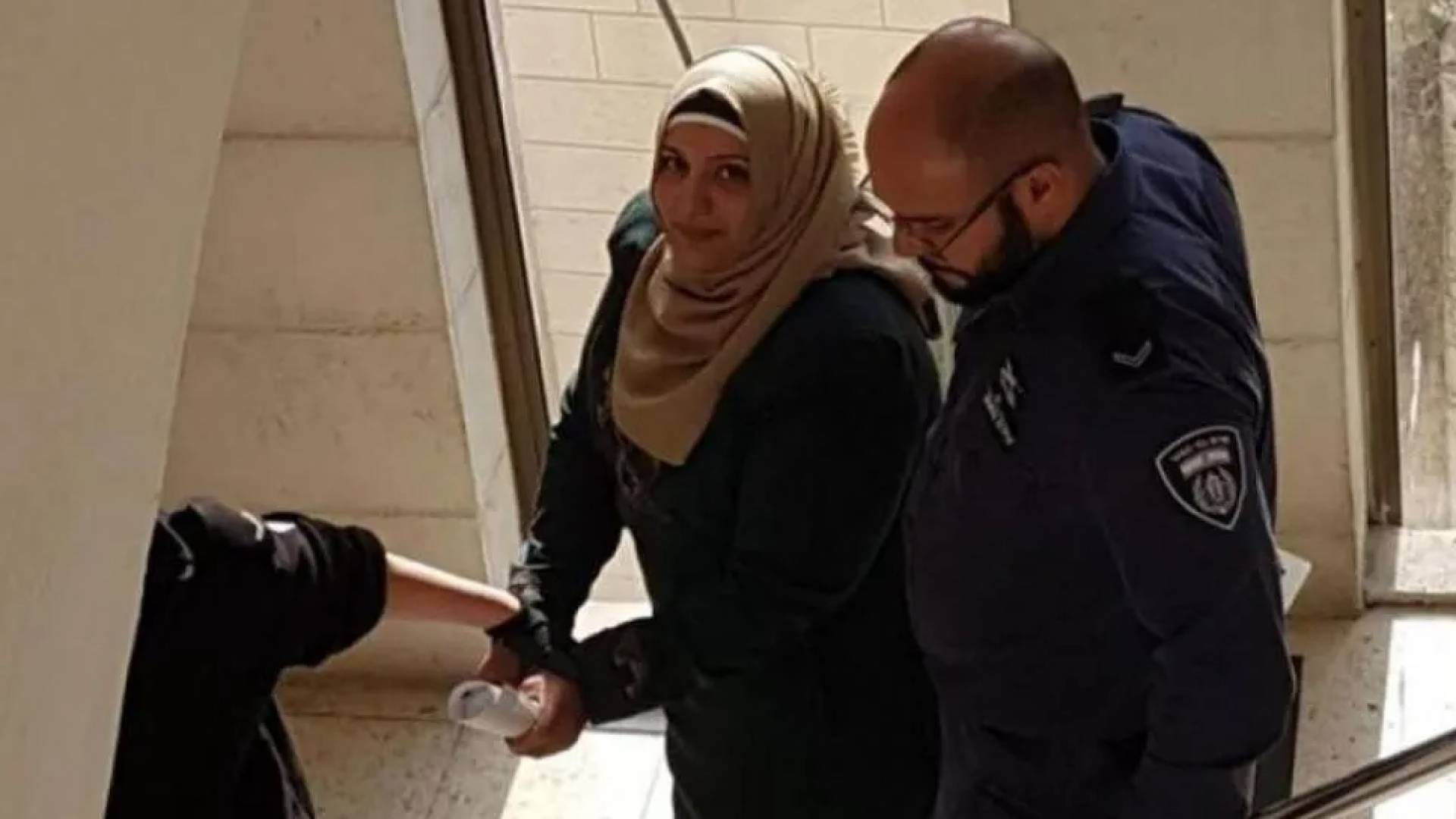 "هيئة الأسرى ونادي الأسير": تجميد قرار نقل الأسيرة المحررة فدوى حمادة