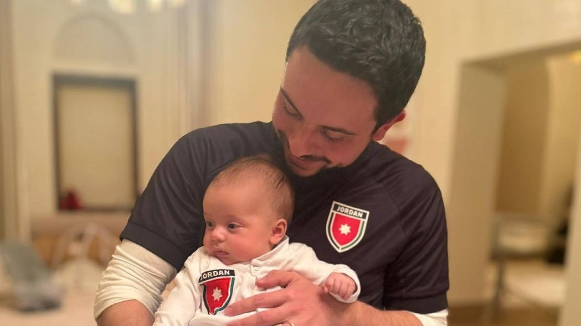 ولي العهد ينشر صورة للأميرة إيمان الحسين.. وهذا ما قاله