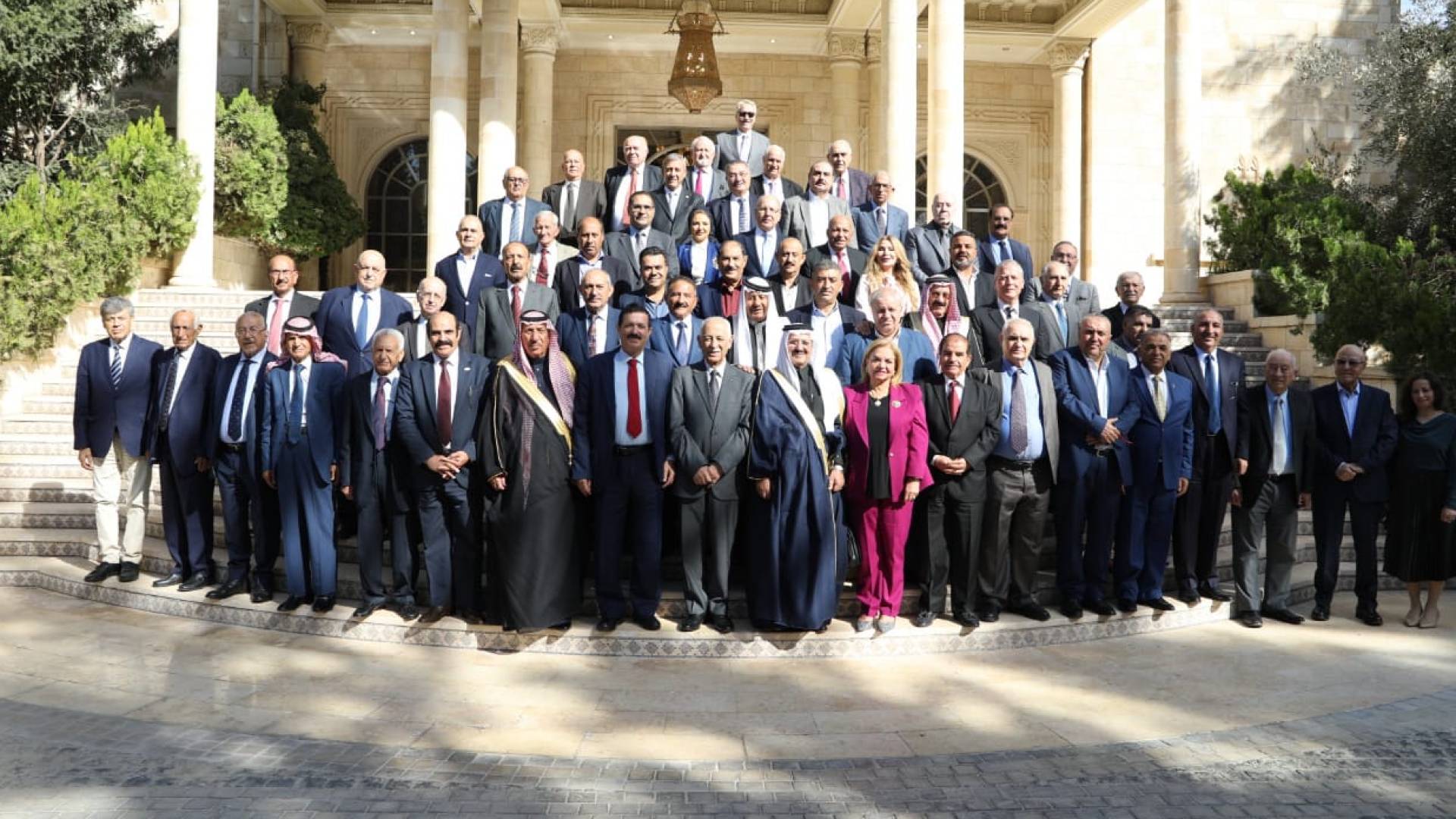 العيسوي خلال لقائه ممثلي الفعاليات السياسية والثقافية والإعلامية والأكاديمية من العاصمة عمان