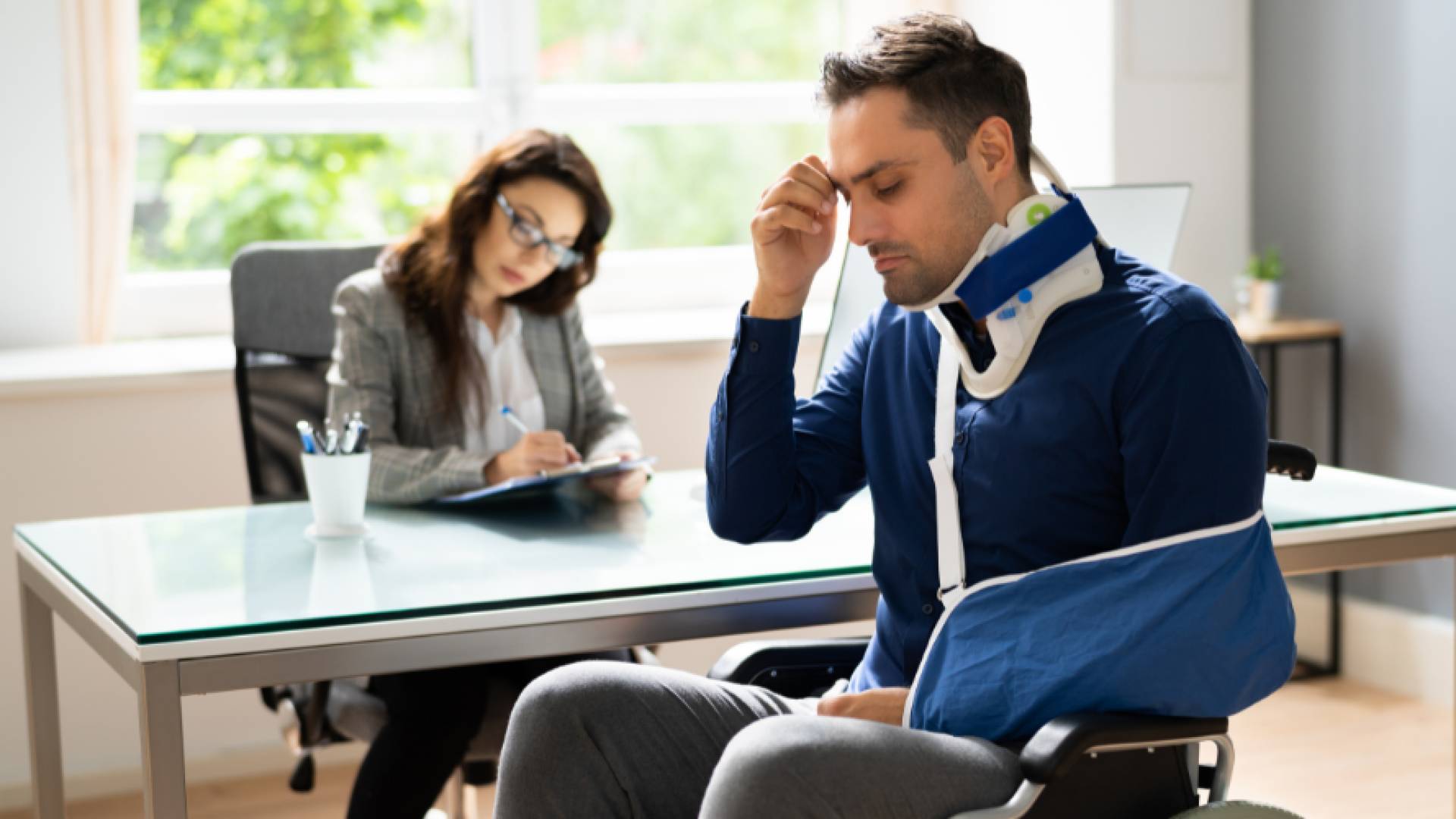 كيف يتعامل الضمان مع متقاعد العجز الإصابي العائد إلى العمل؟ خبير يوضح