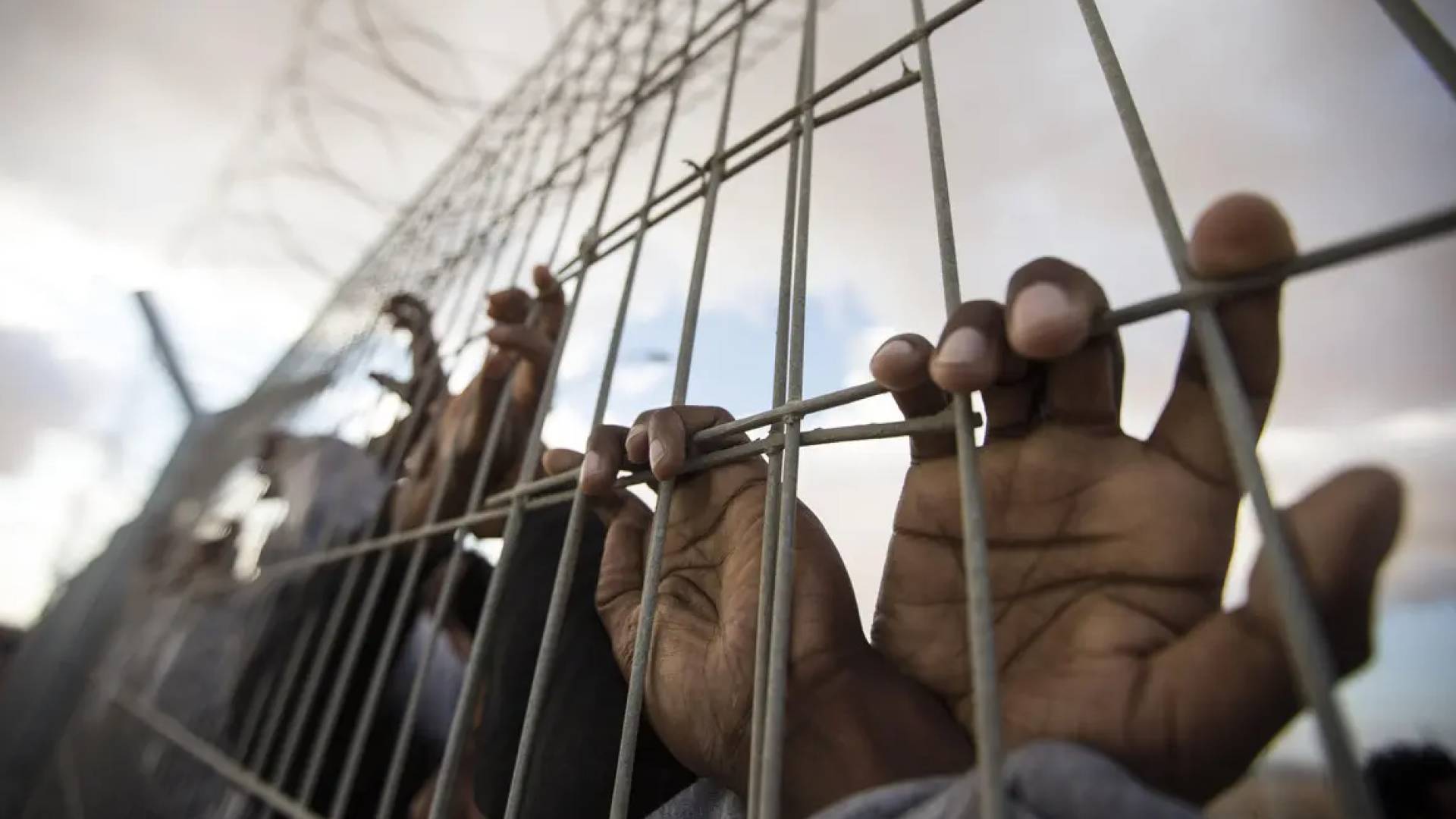 استشهاد أسيرين فلسطينيين في سجون الاحتلال