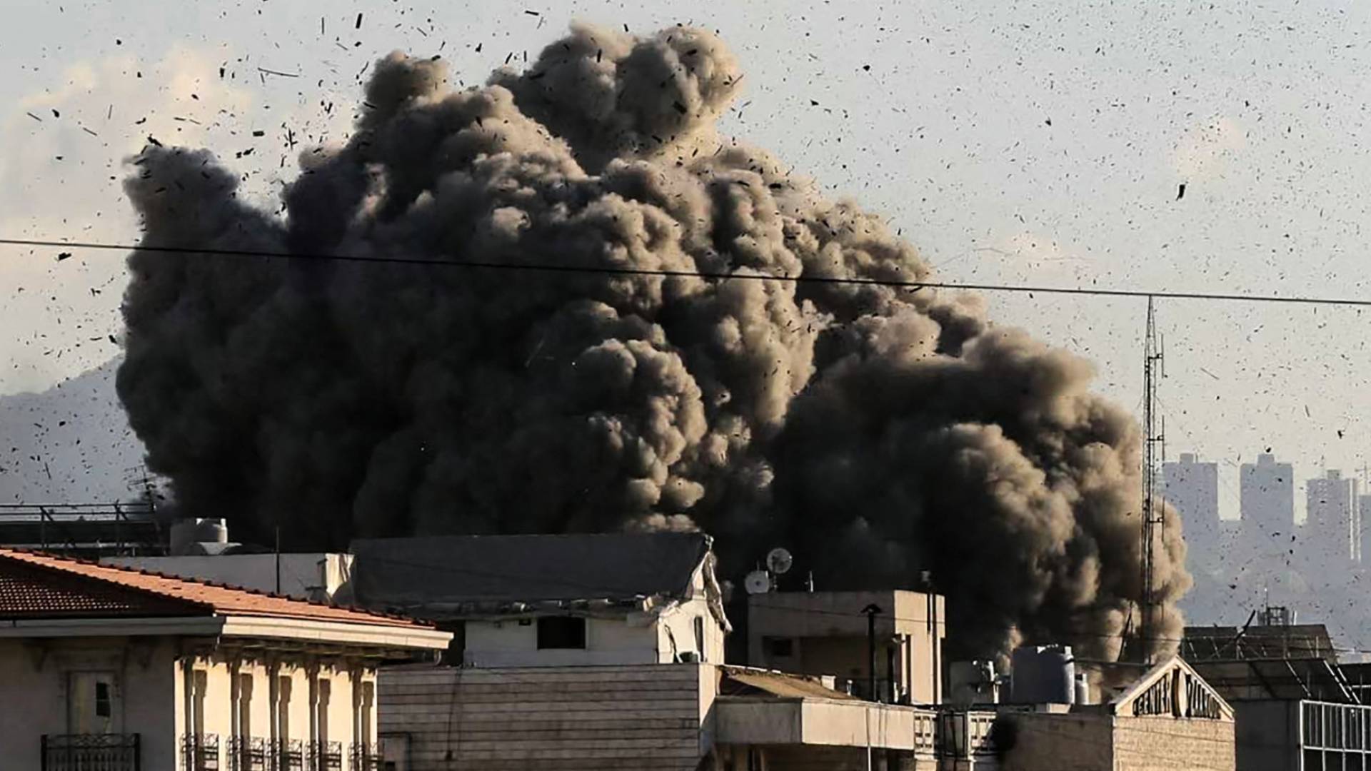 غارة عنيفة على منطقة في لبنان