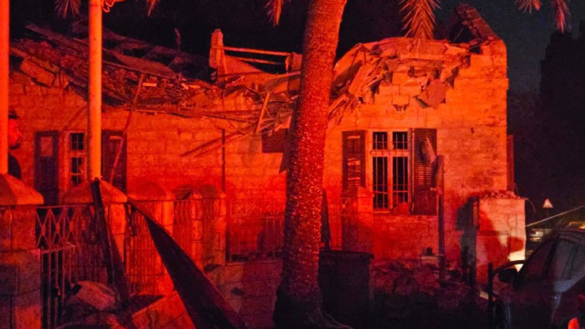 سقوط صاروخ على مبنى في حيفا