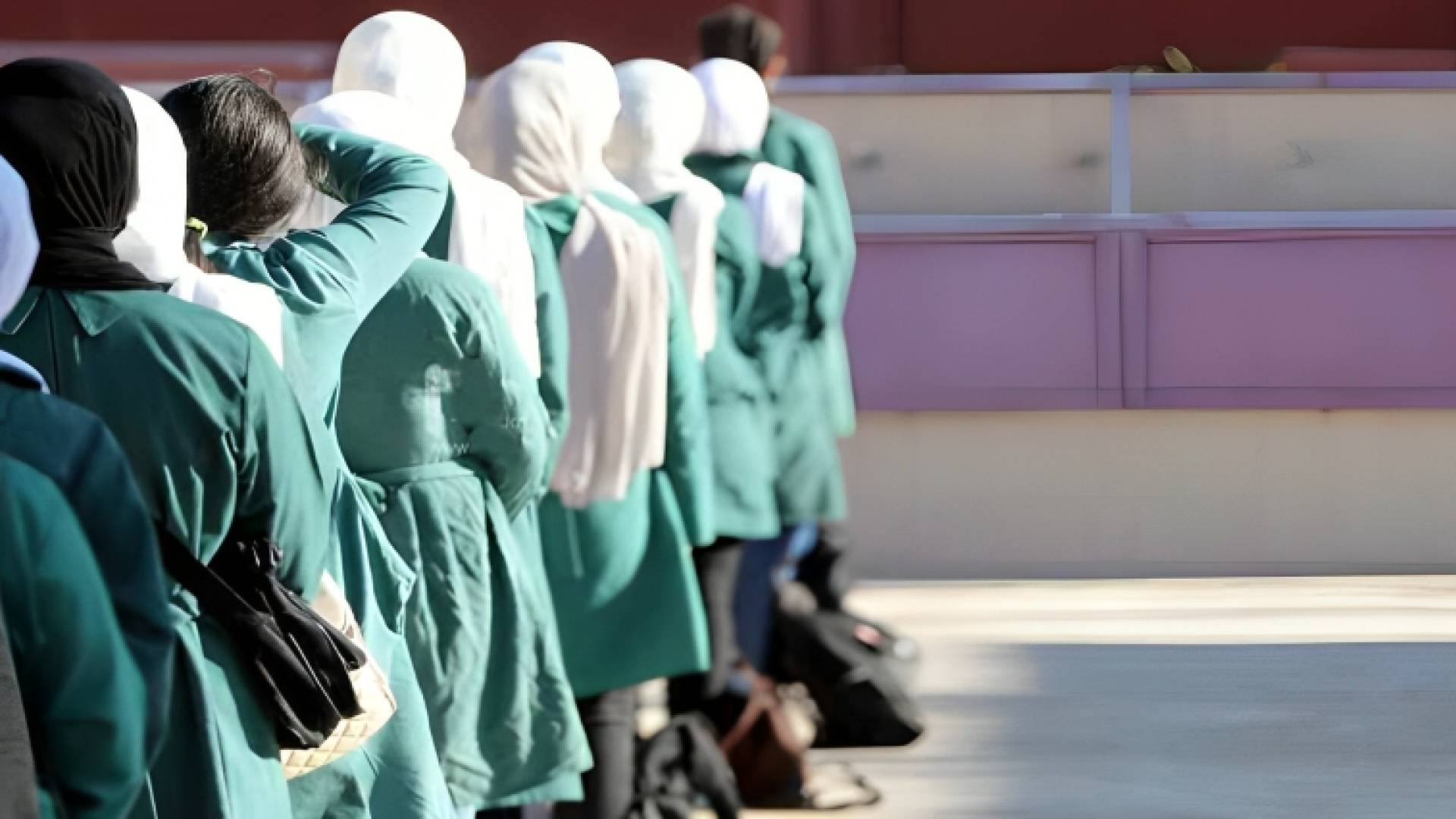 طالبات مدرسة "أرشيفية"