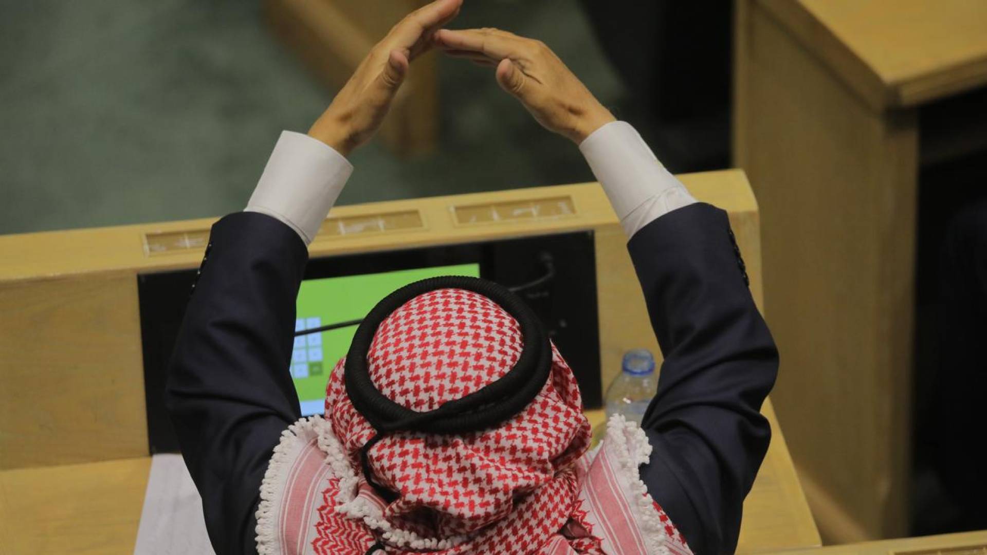 نائب تحت قبة البرلمان