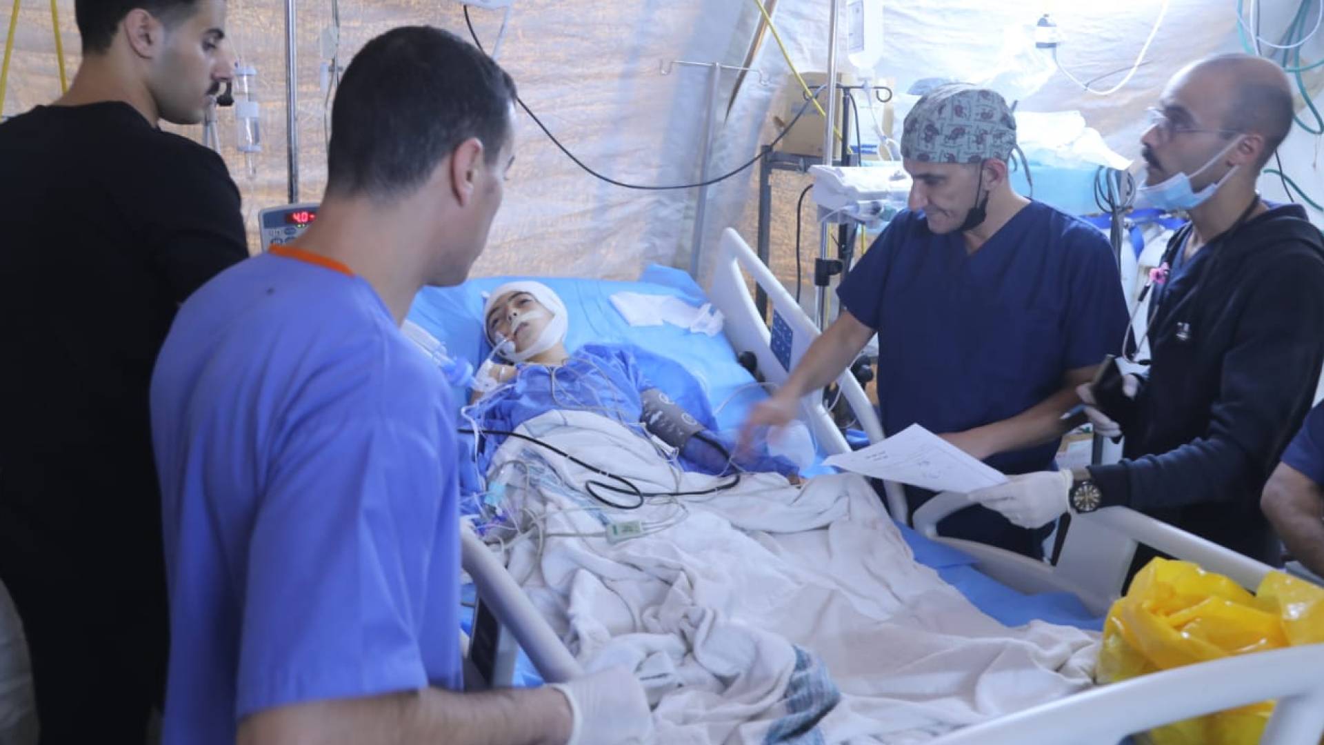 المستشفى الميداني الأردني جنوب غزة/4 يجري عملية جراحية نوعية