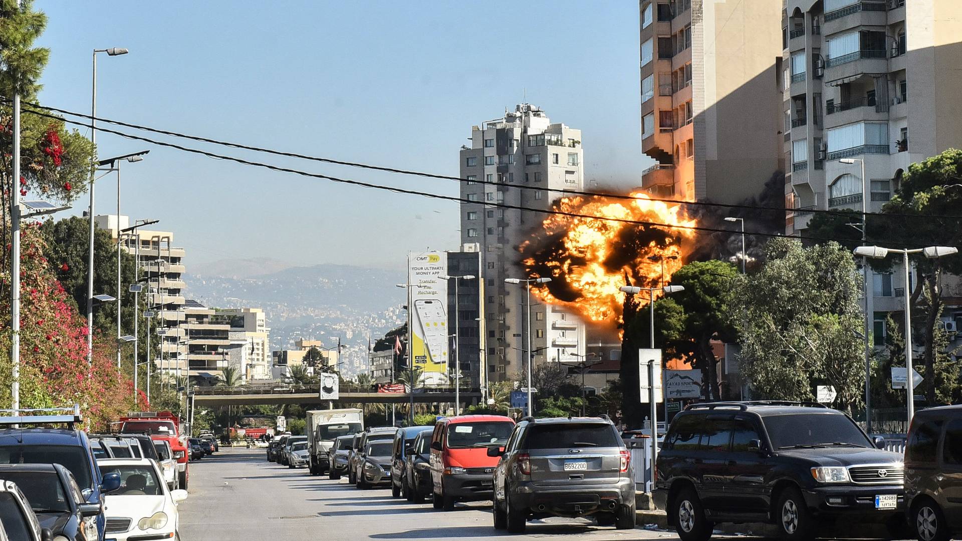 غارة للاحتلال تصيب مبنى في حي الغبيري جنوب بيروت