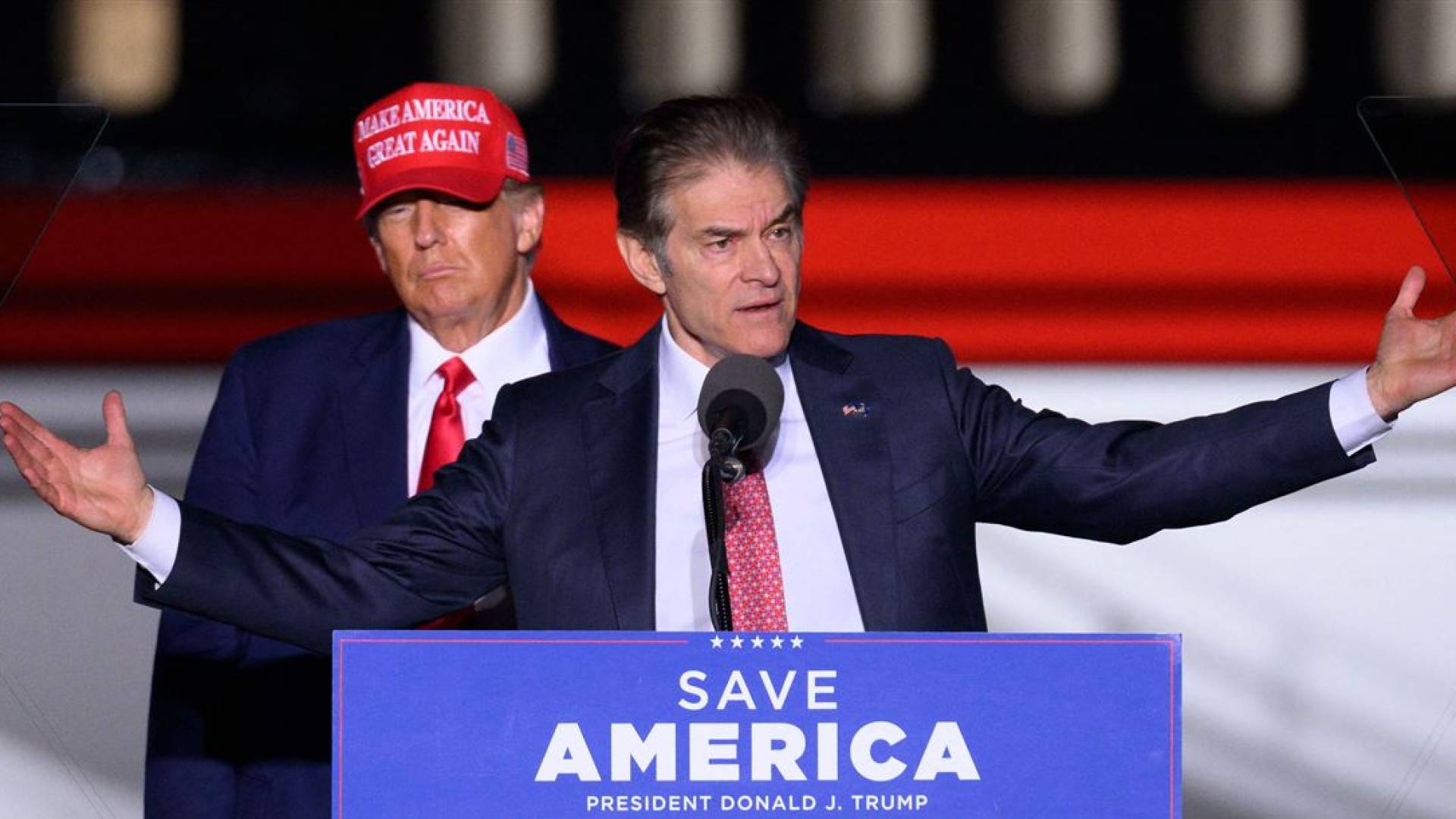 الرئيس الأمريكي ترمب والطبيب الشهير محمد أوز