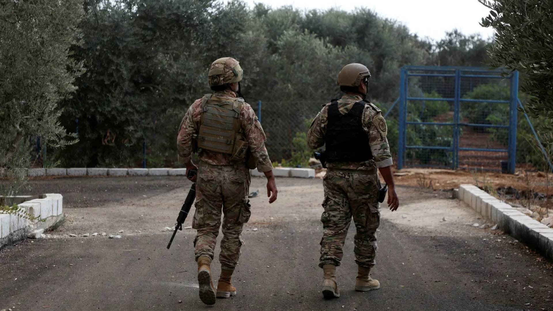 أفراد من الجيش اللبناني في قرية الضهيرة جنوب لبنان