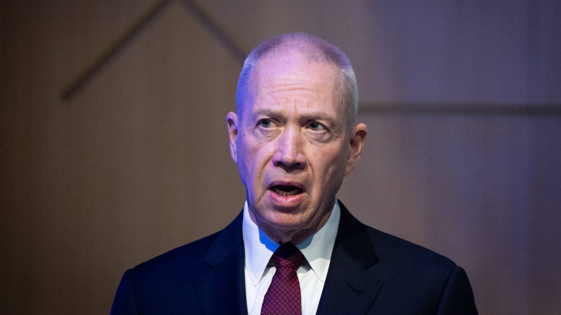 يواف غالانت وزير دفاع الاحتلال السابق