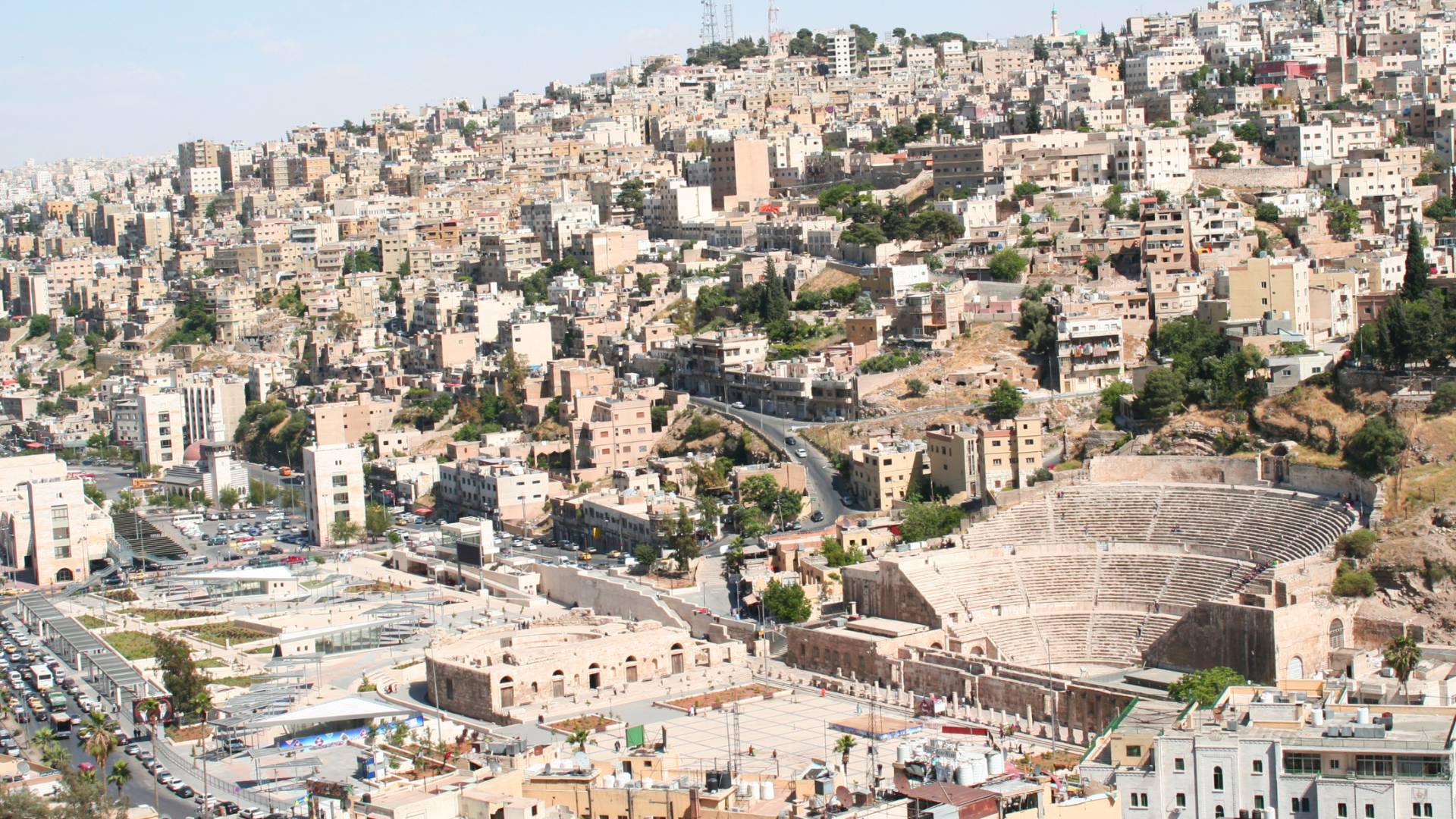لقطة عامة لأحد أحياء عمان