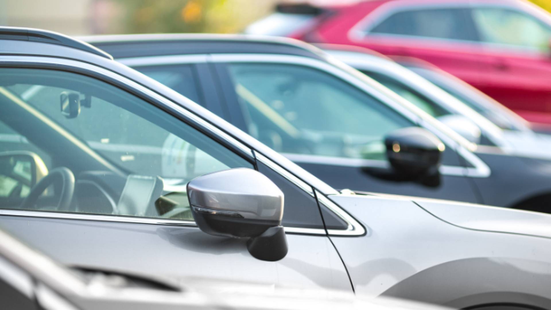 البستنجي: إعفاء السيارات الكهربائية حل مشكلة المركبات العالقة جزئيا