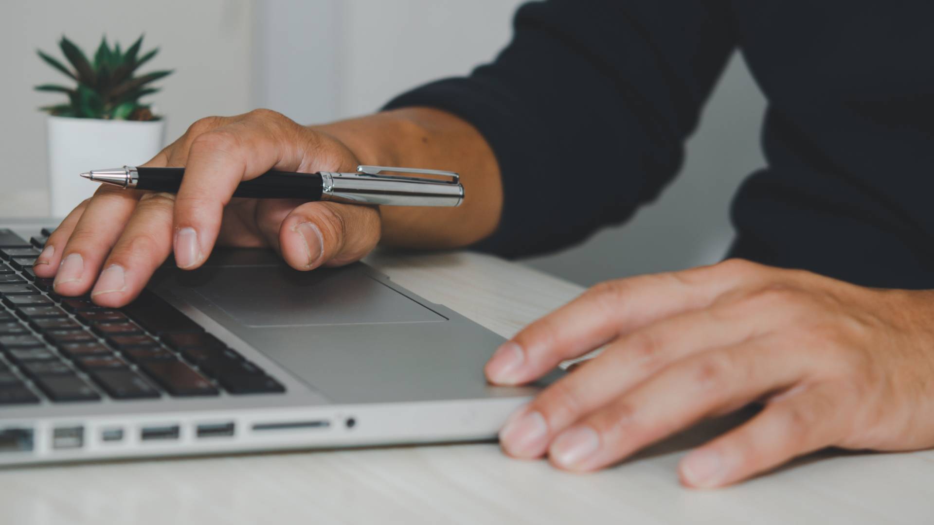 صورة تعبر عن موظف