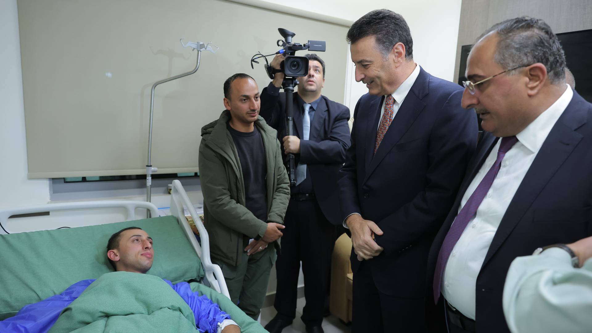 الصفدي يزور مصابي الأمن في حادثة الرابية