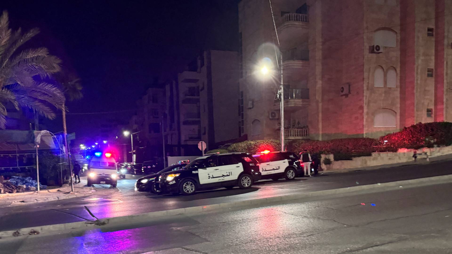 مركبات تابعة للأمن في موقع الحادث - الرابية